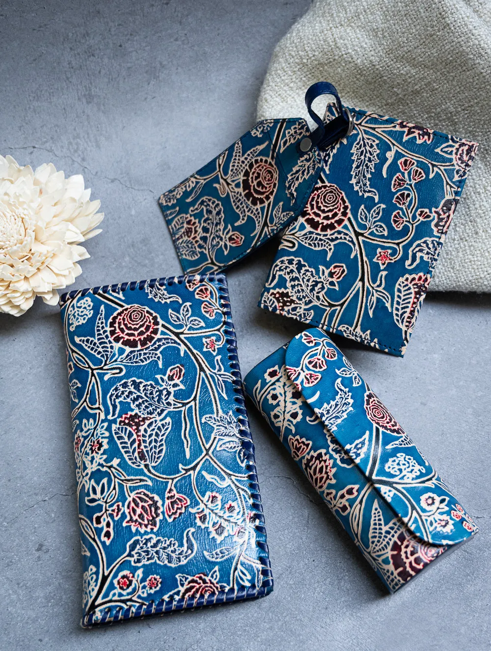 4-Piece Embossed Leather Travel Set - Floral