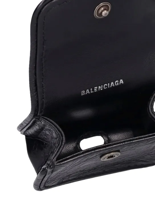 Balenciaga   AirPods case w/chain 